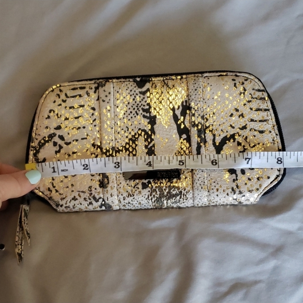 Kenneth Cole Reaction zippered waller gorgeous wallet-multi color - Picture 9 of 11